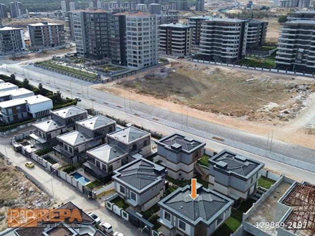 REPA GAYRİMENKUL FURKAN ÖZER'DEN 6+2 VİLLA SİTE İÇİ NATAMAM