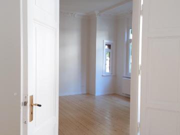 Repäsentative Altbauwohnung top modernisiert mit Balkon