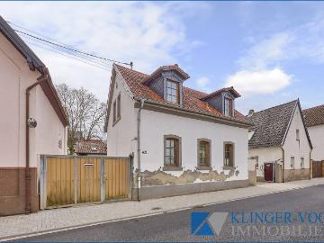 Reparaturbedürftiges freistehendes Einfamilienhaus * in Haus Hofbauweise!