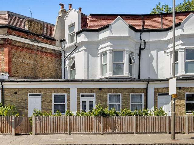 Replingham Road, London SW18, 1 bed flat to rent, £1,900 pcm | PrimeLocation