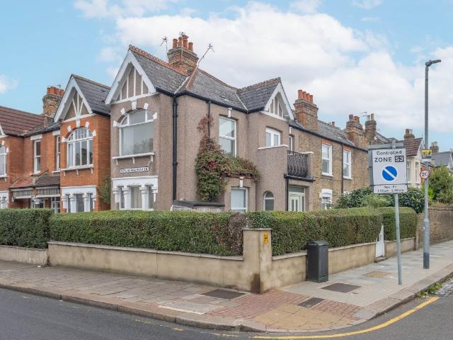 Replingham Road, London SW18, 2 bed maisonette to rent, £2,600 pcm | PrimeLocation