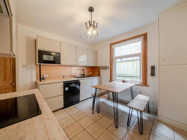 Replingham Road, Southfields, London. 3 bed terraced house to rent £2,500 pcm £577 pw