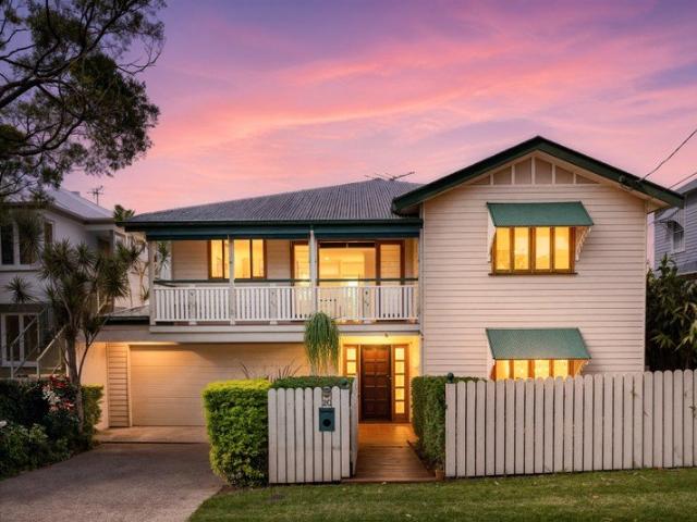 Replica Queenslander with Family Flexibility & Dual Living Potential Moments from Kedron Brook