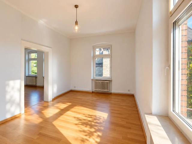 Repräsentative 4 Zimmer Altbauwohnung mit Gartennutzung