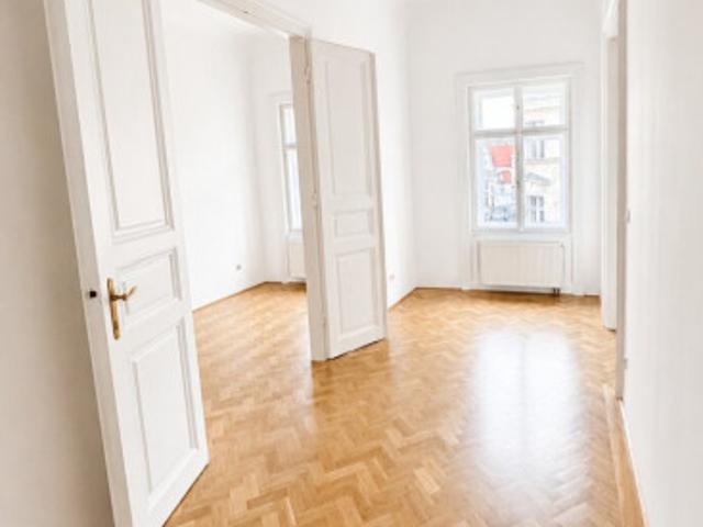 Repräsentative 5 Zimmer Altbauwohnung nahe Karlsplatz