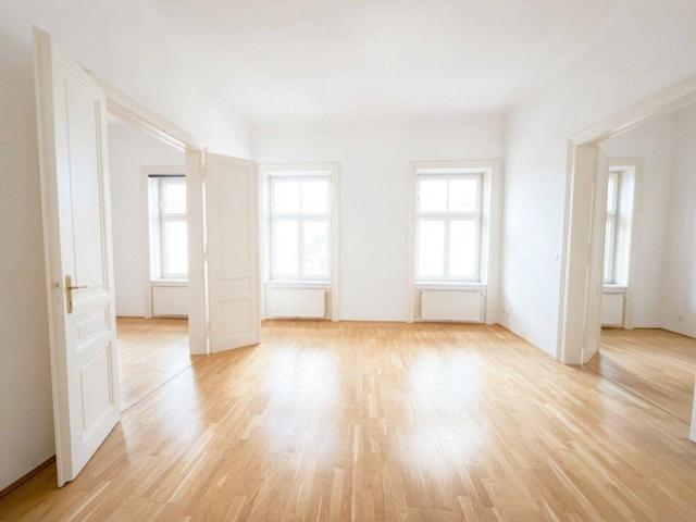 Repräsentative 5 Zimmer Altbauwohnung im Servitenviertel mit Loggia! Sanierungsbedürftig!
