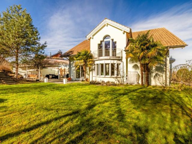 Repräsentative und einmalige Villa an Top Wohnlage mit attraktiver Seesicht und Einliegerwohnung