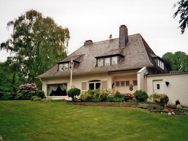 Repräsentative Villa auf parkähnlichem Grundstück in Düsseldorf Urdenbach