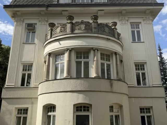 REPRÄSENTATIVE VILLA IDEAL FÜR BOTSCHAFTEN/ ÄRZTEZENTRUM