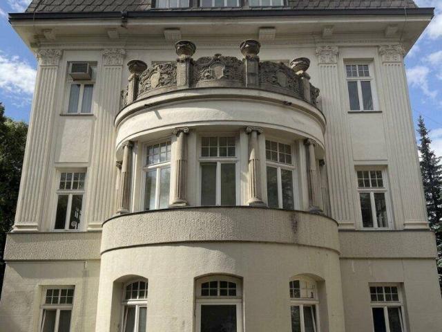 REPRÄSENTATIVE VILLA IDEAL FÜR BOTSCHAFTEN/ ÄRZTEZENTRUM