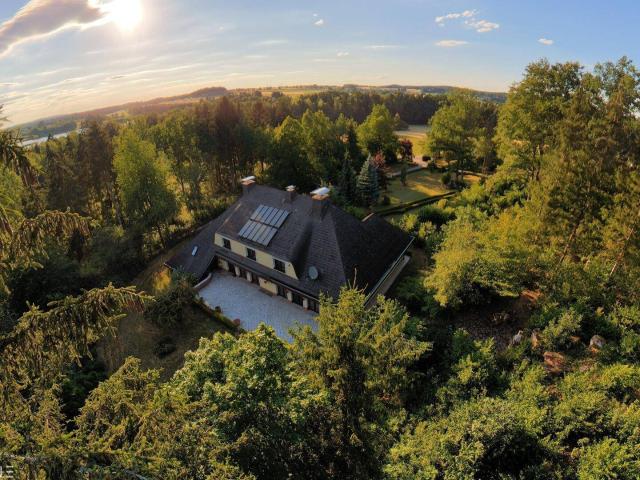Repräsentative Villa mit parkähnlichem Garten und vielseitigen Nutzungsmöglichkeiten