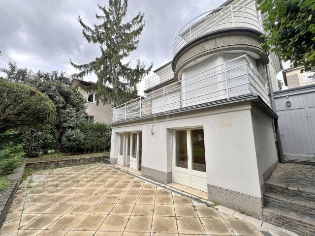 Repräsentative Villa mit Terrassen und 300 m² Garten