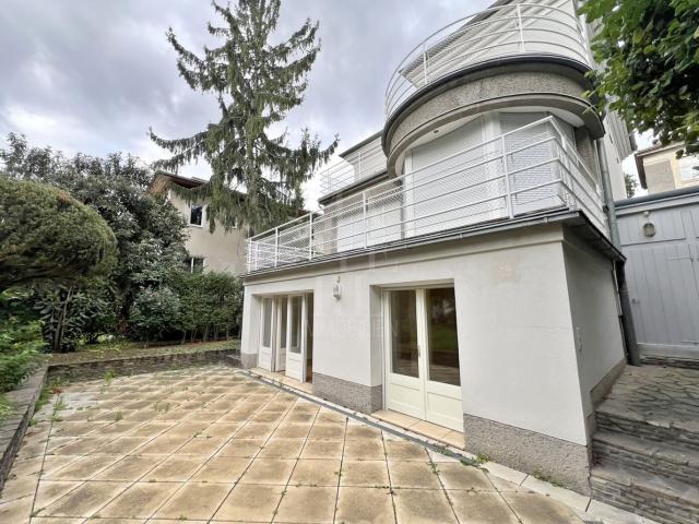 Repräsentative Villa mit Terrassen und 300 m² Garten