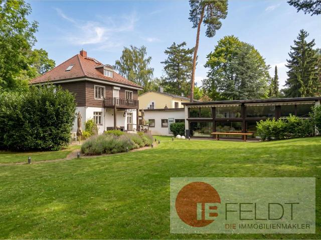 Repräsentative Altbauvilla mit 3 Balkonen, Terrasse, Büro, Einliegerwohnung im Anbau + großem Garten