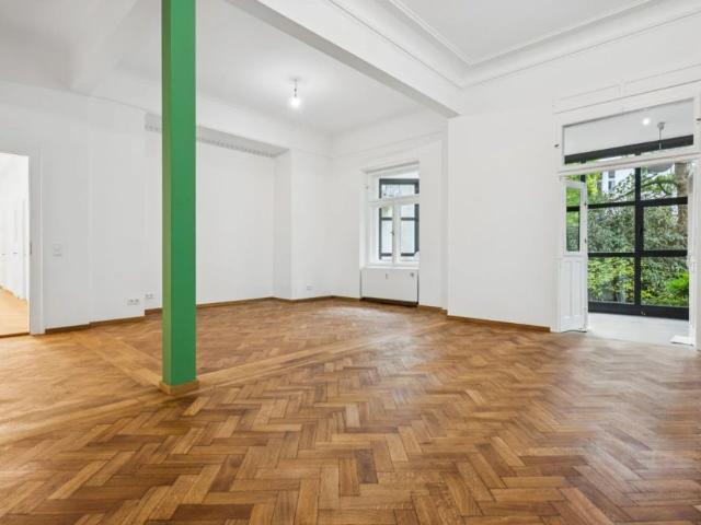 Repräsentative Altbau Bürofläche mit Balkon in Bogenhausen