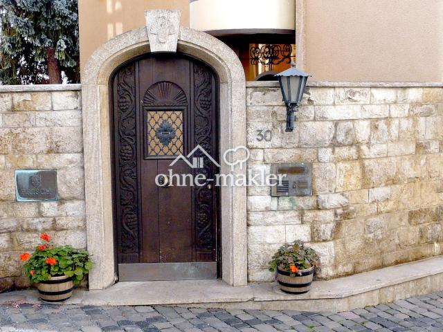 Repräsentative Altstadt Residenz in denkmalgeschützem Zweifamilienhaus mit Terrasse und Garten