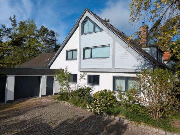 Repräsentative Architektenvilla in bester Lage in Dechsendorf ER
