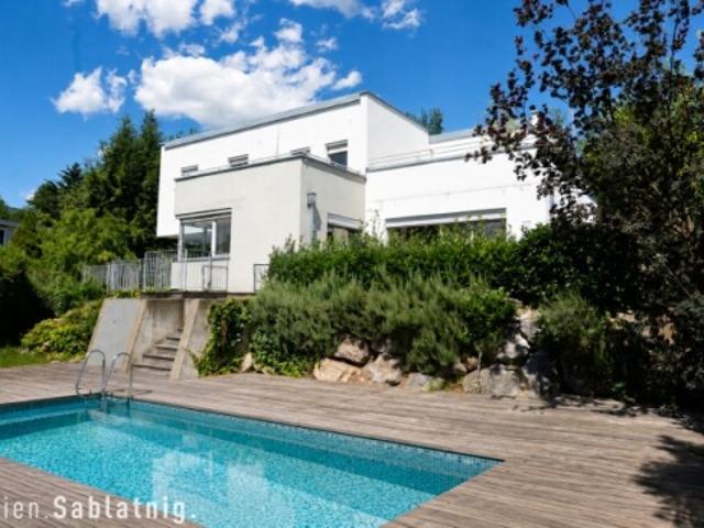 REPRÄSENTATIVE ARCHITEKTENVILLA IN GEHOBENER WOHNLAGE mit Pool, Wellness und einzigartigem Panoramablick!