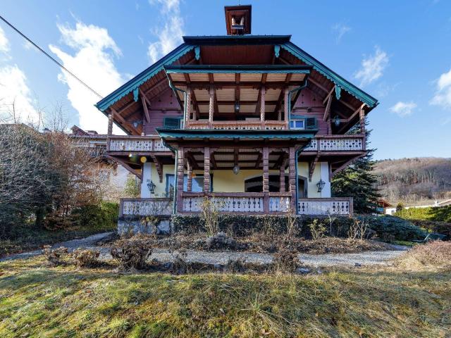 Repräsentative Attersee Villa mit Seegrundstück
