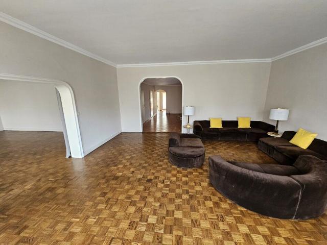 Repräsentative Balkonwohnung im Botschaftsviertel nahe Belvedere mit Grünblick, Gartenmitbenützung und Garagenplatz