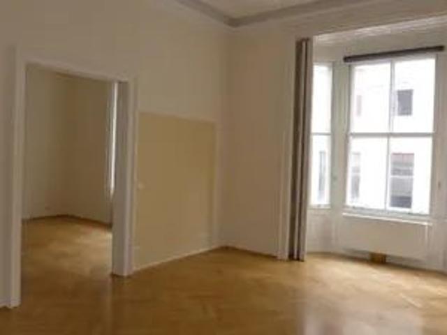 Repräsentative Beletage in Biedermeierhaus, Nähe Haus des Meeres