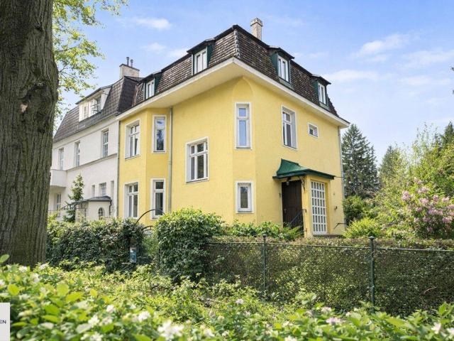 Repräsentative Doppelhaushälfte mit Garten und idealer Anbindung