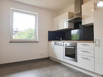 Repräsentative Gewerbefläche mit großzügiger Schaufensterfront zu vermieten