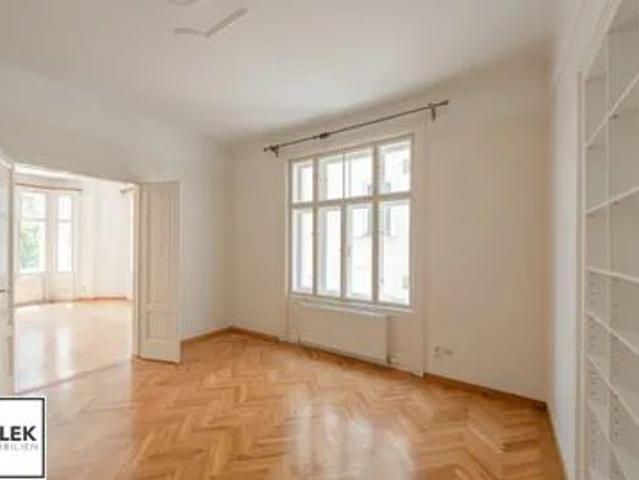 Repräsentatives Altbaujuwel mit 5 Zimmern & Terrasse in begehrter Döblinger Lage ab November