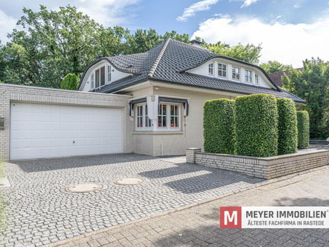 Repräsentatives Einfamilienhaus mit außergewöhnlicher Gartenanlage in Rastede Obj. Nr. 6669