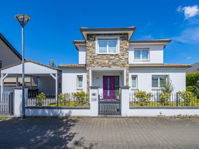 Repräsentatives Einfamilienhaus mit großem Garten. Ein sonniges Paradies mit 4 5 Zimmer für Familien