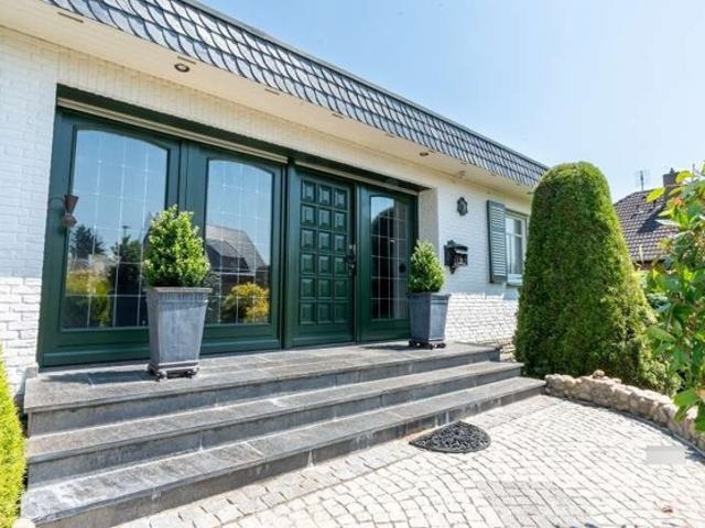 Repräsentatives Einfamilienhaus mit Grundstück