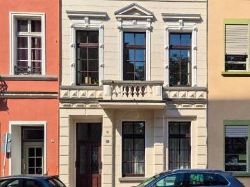 Repräsentatives Einfamilienhaus mit romantischem Innenhof