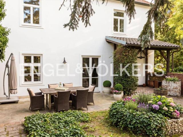 Repräsentatives Jahrhundertwende Ensemble mit exquisiter Villa und wertvollem Baugrundstück im historischen Zentrum von Klosterneuburg