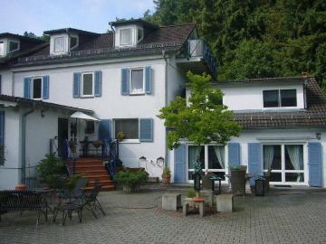 Repräsentatives Landhaus mit vielfältiger Raumgestaltung bis zu 3 Einheiten