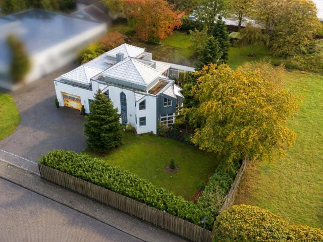 Repräsentatives Wohn und Geschäftshaus mit vielseitiger Nutzung und weitläufigem Garten in Wardenburg