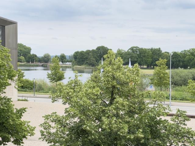 Repräsentatives Wohnen am Schlossgarten: Frisch renoviert & voller Wärme