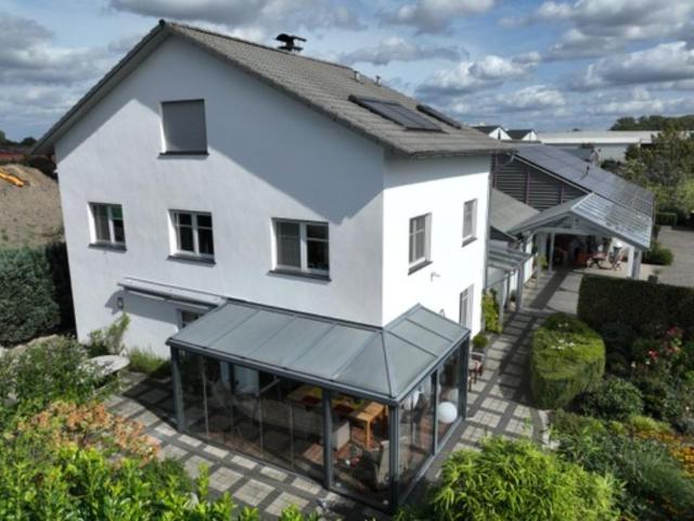 Repräsentatives Wohnhaus mit angrenzendem Gewerbebetrieb