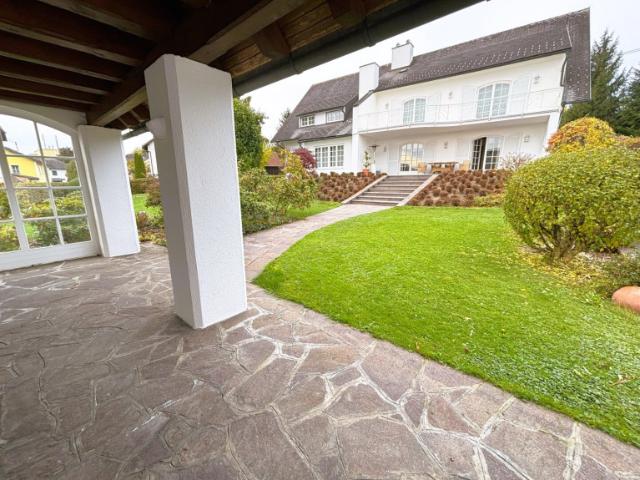 Repräsentatives Wohnhaus mit zwei unabhängigen Einheiten Ideal für Wohnen und Arbeiten