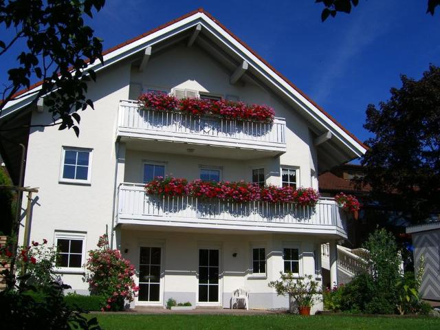 Repräsentatives Traumhaus, 9 Zimmer, PV, ELW, Garten, Garage.