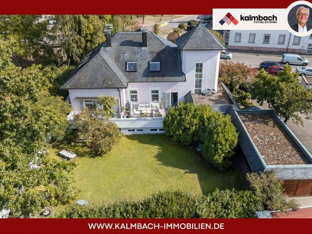 Repräsentatives Zweifamilienhaus Villa mit großzügigem Garten & Terrasse