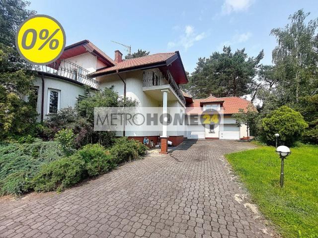 Reprezentacyjny dom 380 m2 z kortem i sauną w Wawer