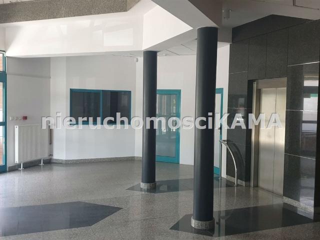 Reprezentacyjny obiekt handlowo usługowy 1165 m² z parkingiem