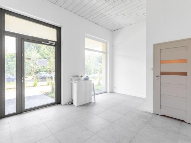 Reprezentacyjny lokal 20m² z witrynami od zaraz