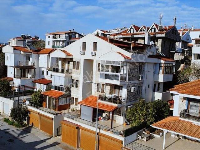 Rest Emlak Merkezde Müstakil Bahçeli, Kapalı Garaj 2+1 Daire