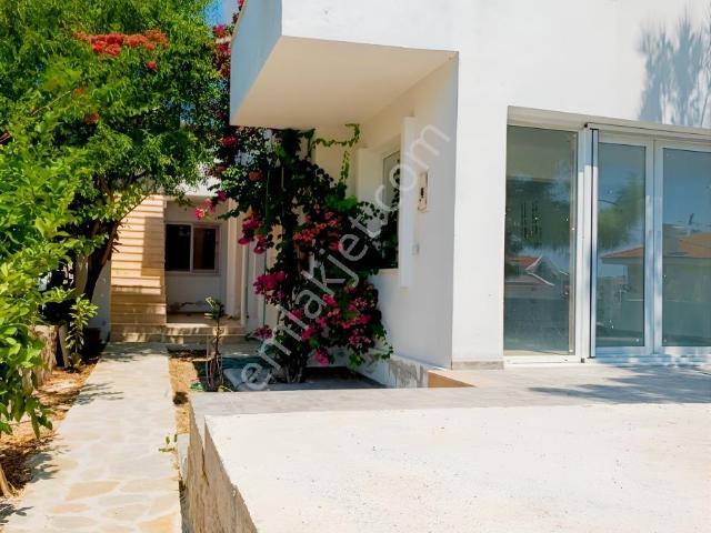 Rest Emlak Mezarlık Civarında Bahçeli Yıllık Kiralık 2+1
