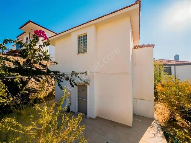 Rest Emlak Bahçeli 3+1 Tam Müstakil Sürekli Kiralık Villa