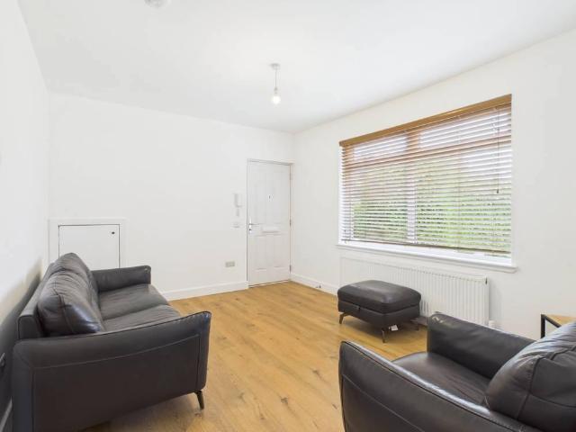 Restalrig Crescent, Edinburgh. 2 bed apartment to rent £1,400 pcm £323 pw