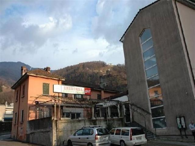 Restaurant mit 250 Plätzen und 2 Familienhaus