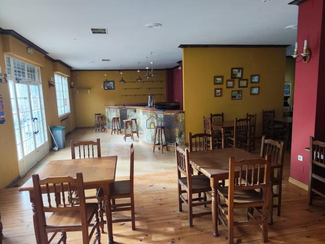 Restaurante con vivienda a la venta en Matallana de Torío
