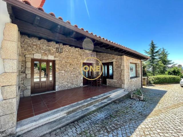 Restaurante/Quinta tradicional na estrada Nacional 2 Vila Real